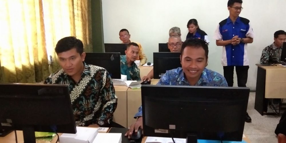 PELATIHAN TIK ADMIN PPID PEMBANTU SE-KOTA MADIUN DI UNIVERSITAS WIDYA MANDALA MADIUN
